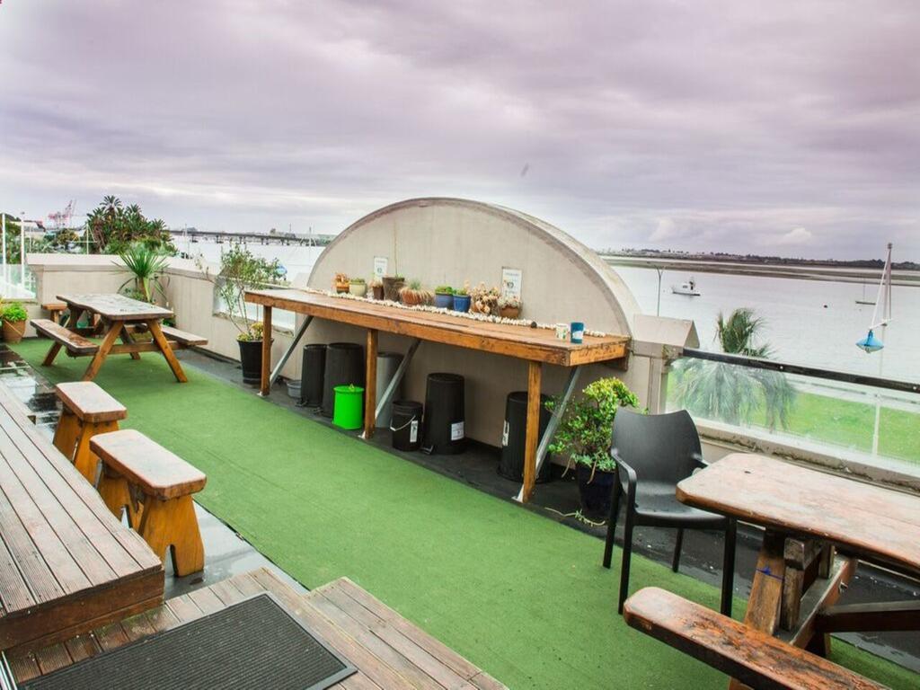Harbourside City Backpackers Tauranga Exterior photo